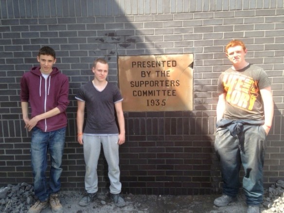 Bricklaying students with the finished plaque - Joe Lawrence, Jamie Morgan, Danny Dowling Photo - Tony Pate